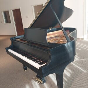 1994 young chang baby grand piano